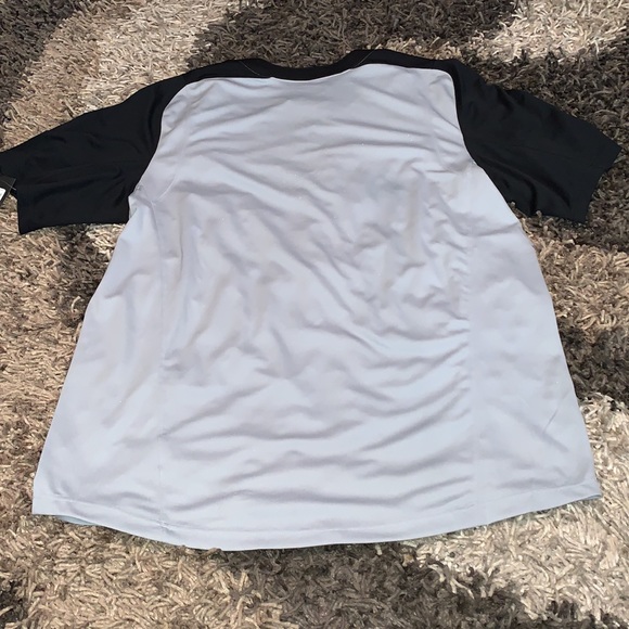 Nike Dri-Fit XXL Short Sleeve Tee - Picture 2 of 3